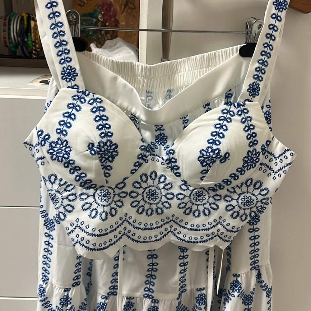 Blue and White Tiered Maxi Skirt Set for Resort Wear - Picture 4 of 6